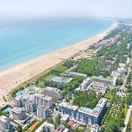 Coastal With Pool In Caorle Apartment